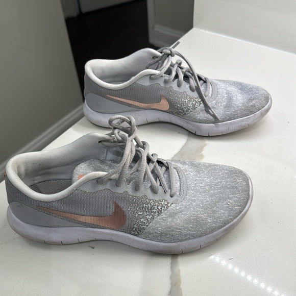 Nike Shoes - Nike women’s flex size 8.5